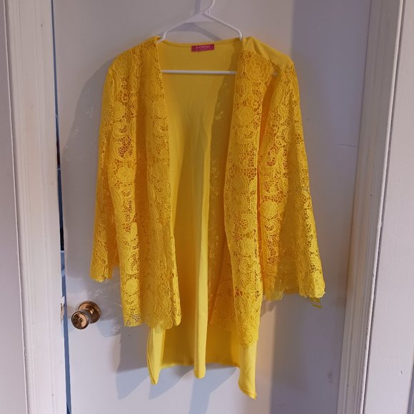 Isaac Mizrahi Women's Lace Top Medium - Picture 1 of 3